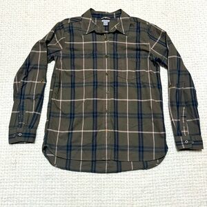 Carhartt women’s plaid long sleeve, green and light pink; medium